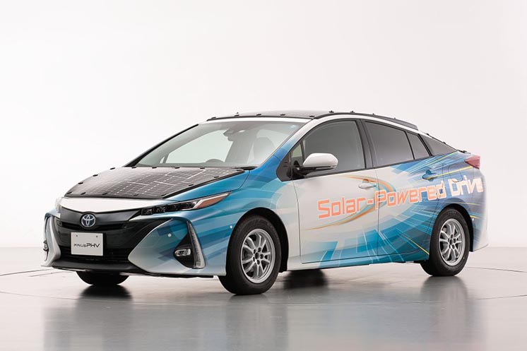 Toyota тестує Prius з сонячними батареями 