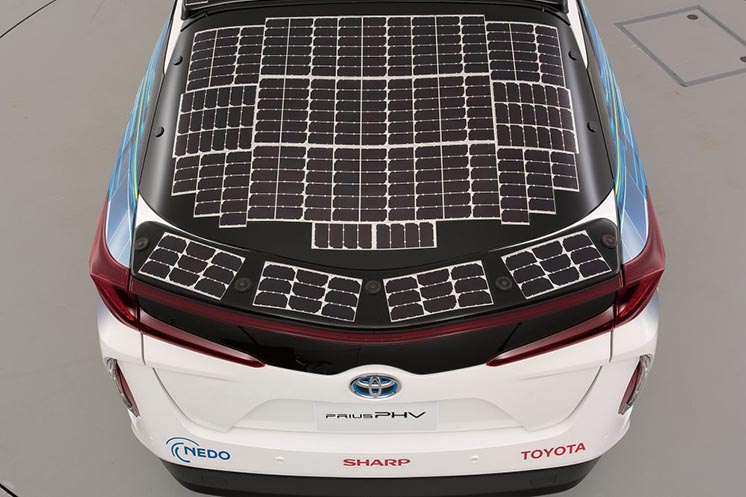 Toyota тестує Prius з сонячними батареями