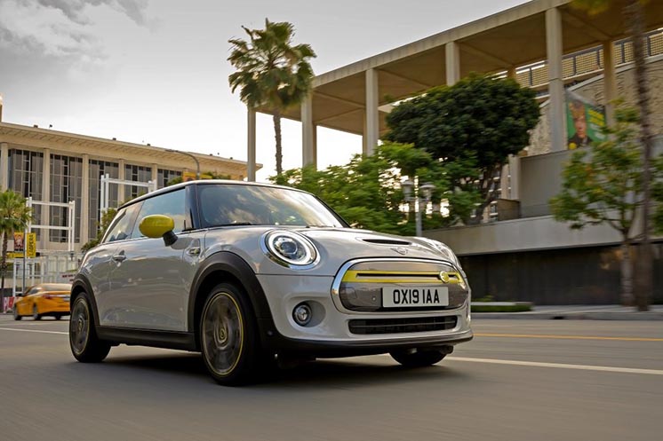 BMW офіційно представила електричний Mini Cooper