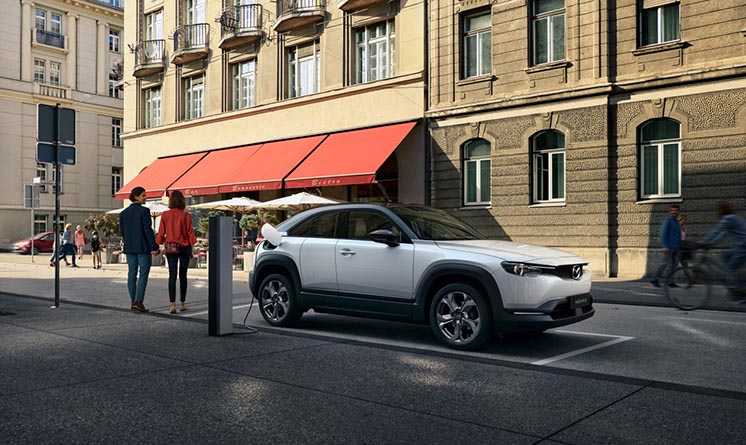 На Токійському автосалоні Mazda презентувала свій перший електромобіль MX-30