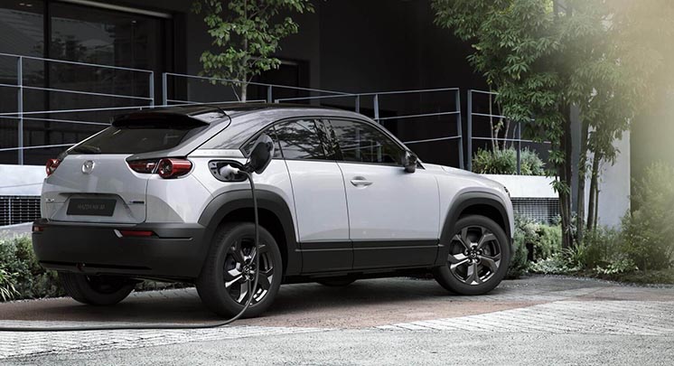 На Токійському автосалоні Mazda презентувала свій перший електромобіль MX-30